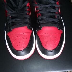 NIKE AIR JORDAN 1 MID BANNED RED BRED